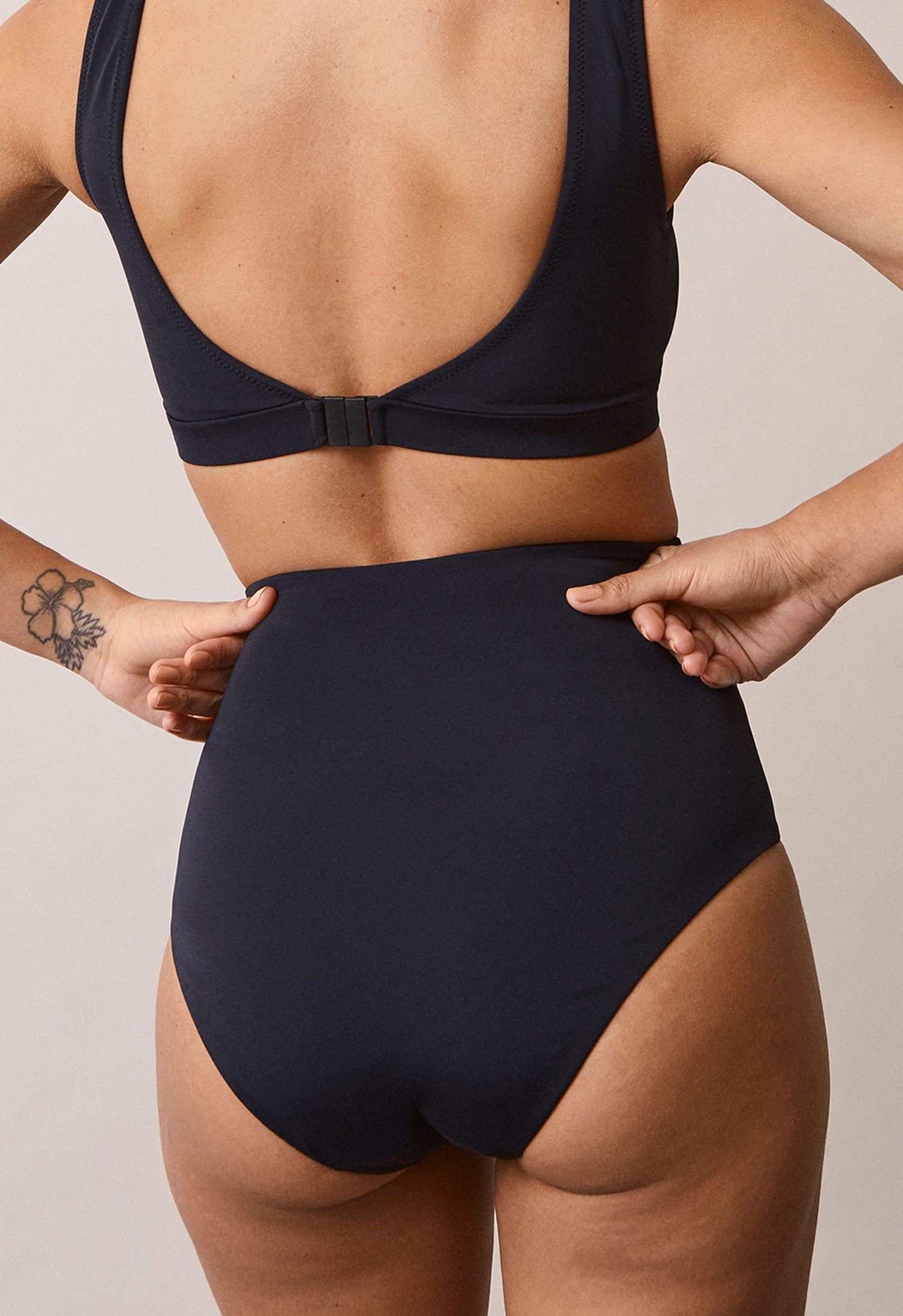 Höga bikinitrosor postpartum - Svart