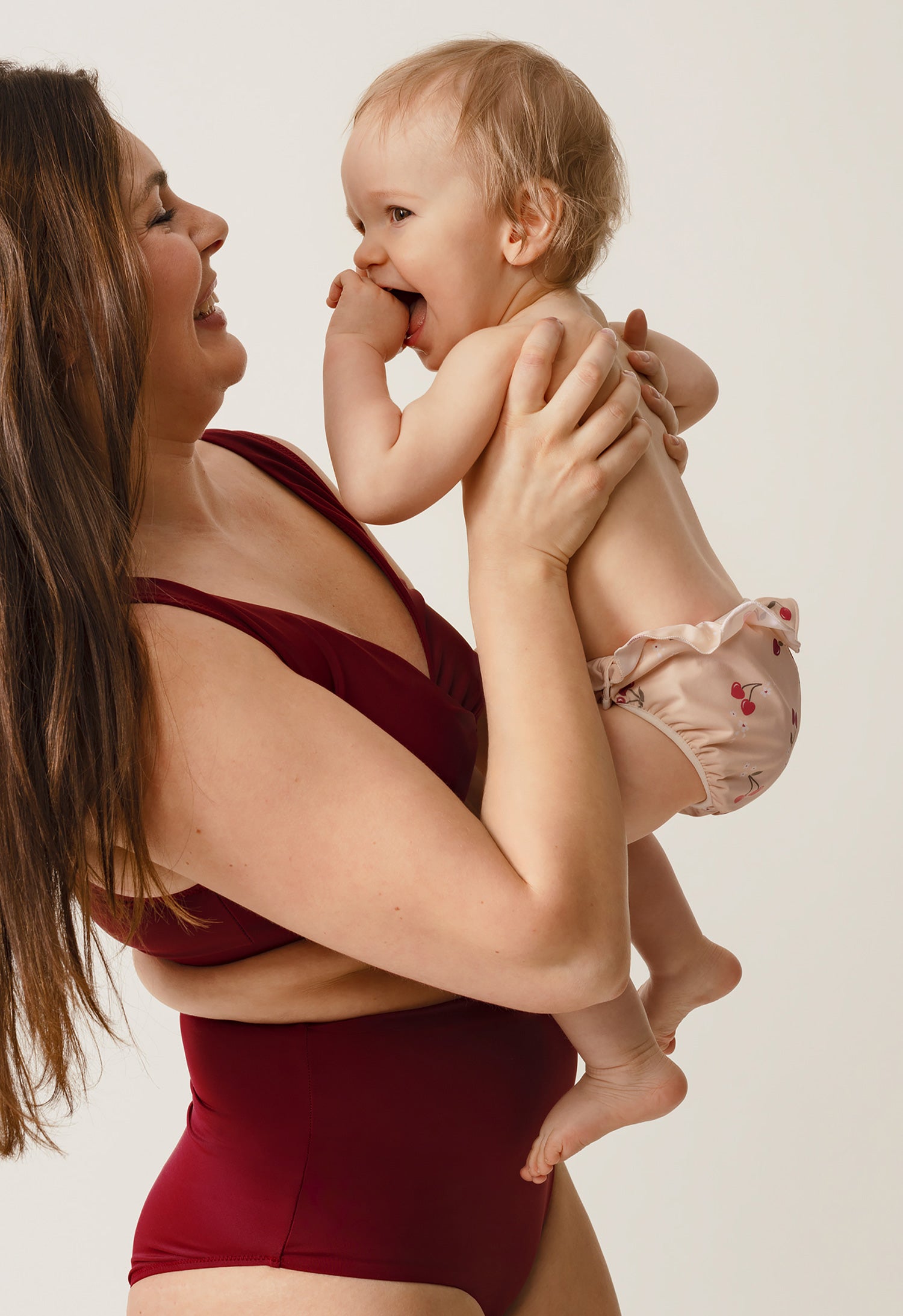 Badblöja med sidoknäppning - Körsbär med volang